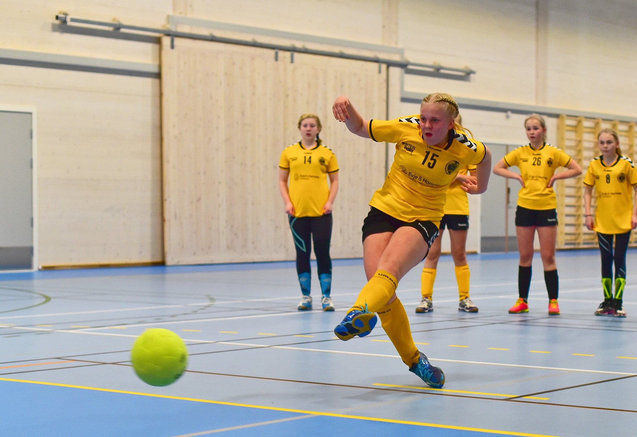 J-15: Kampoppsettet i vårsesongen